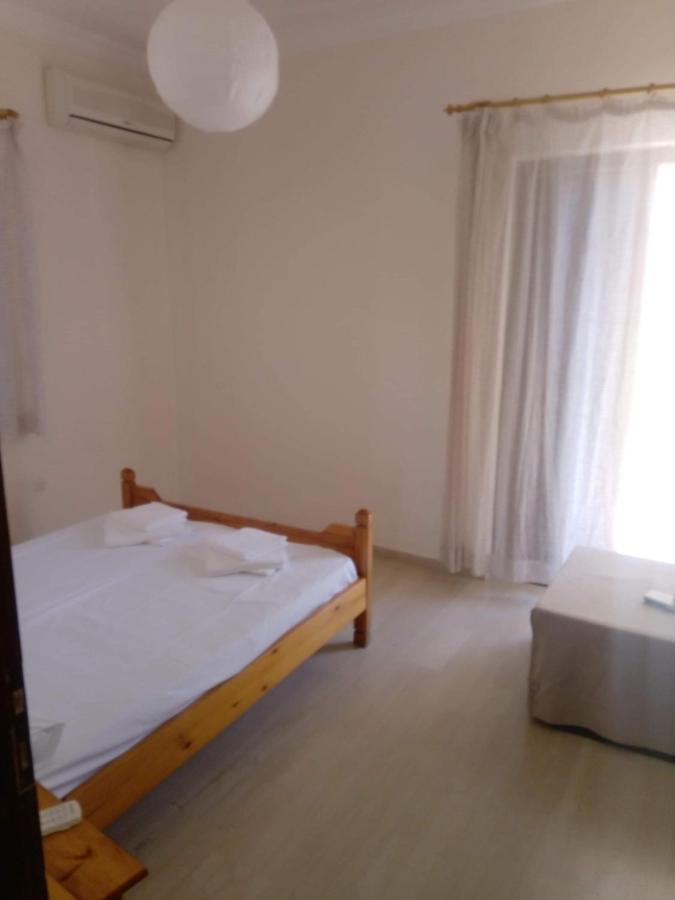 Rousetis Apartments Aigio Esterno foto
