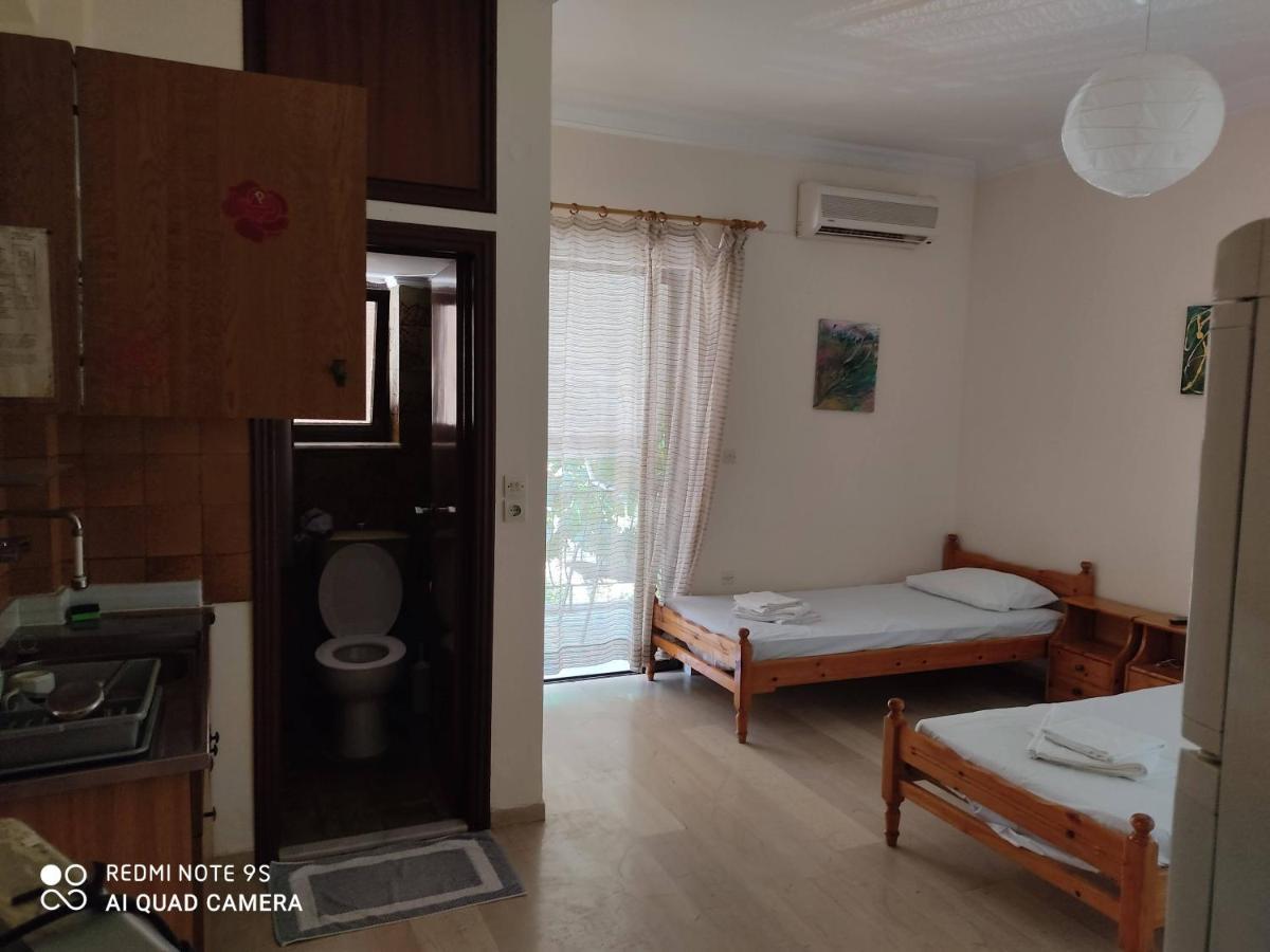 Rousetis Apartments Aigio Esterno foto