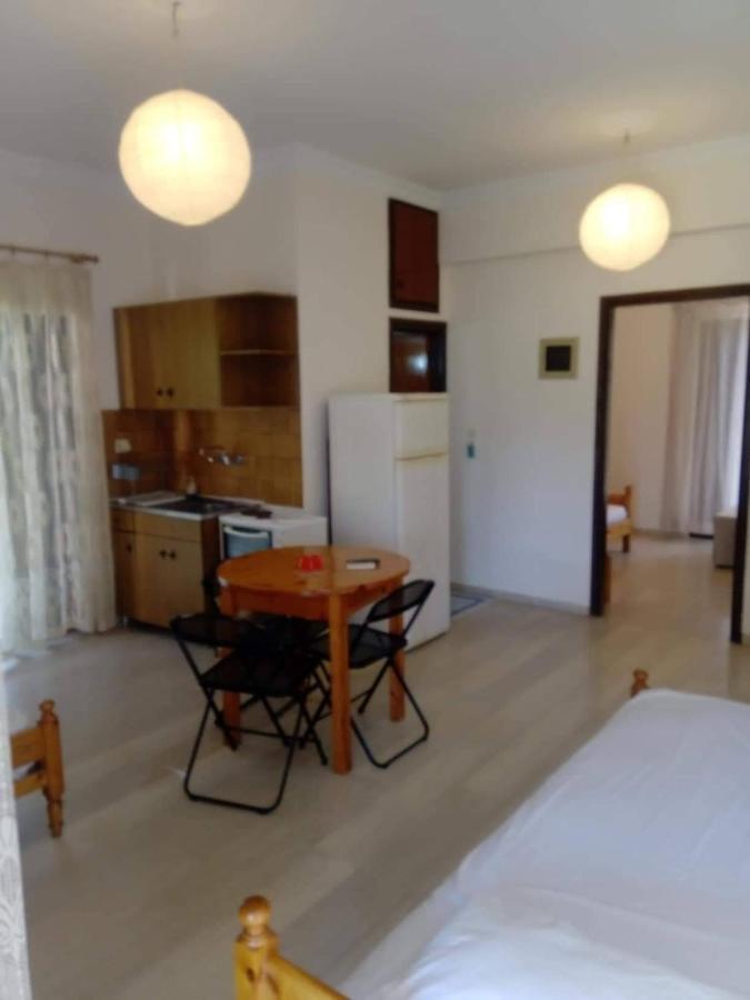 Rousetis Apartments Aigio Esterno foto