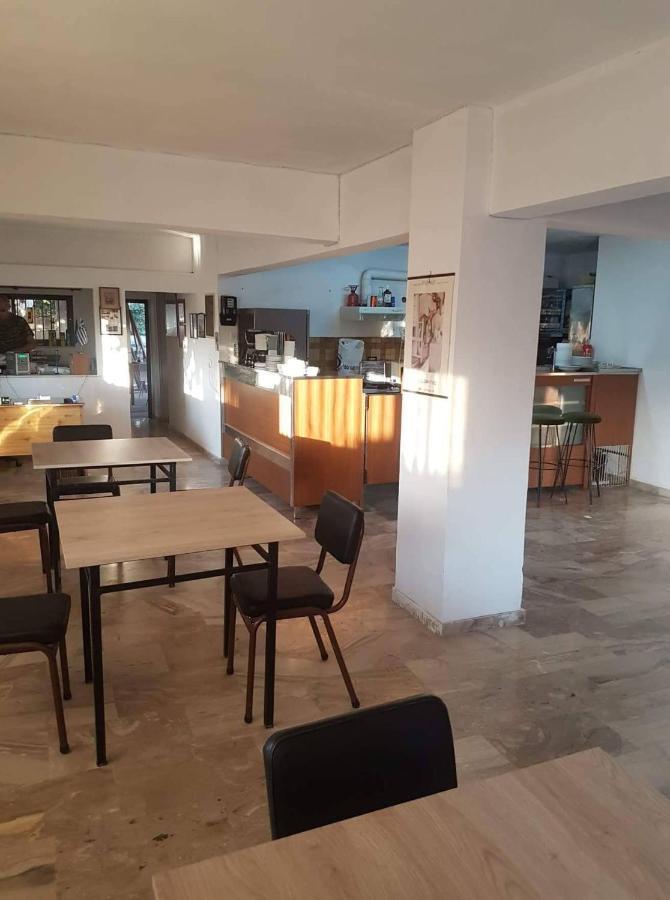 Rousetis Apartments Aigio Esterno foto